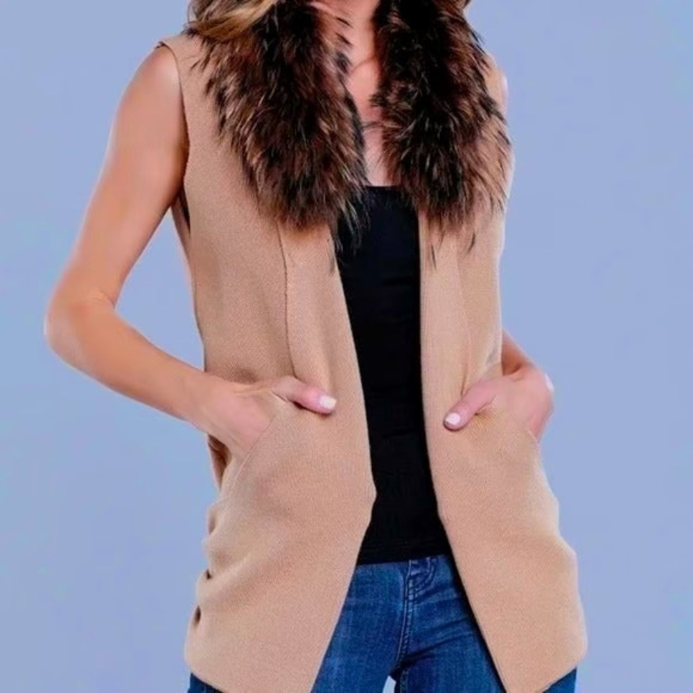 NWT Dolce Cabo Raccoon Fur Collar Wool Blend Vest Size Small